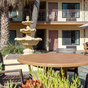 Court Yard Studio City