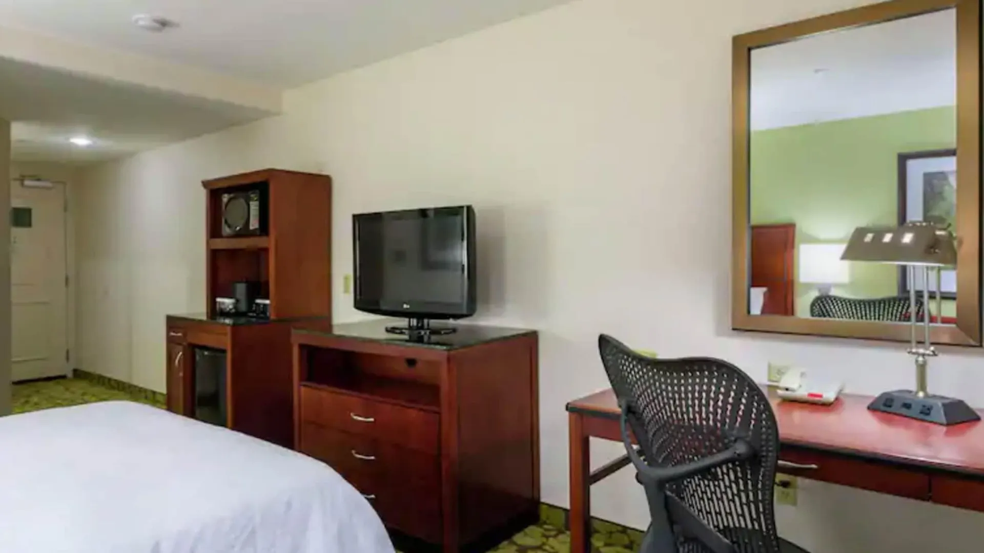 מלון ניו יורק Hilton Garden Inn Queens/Jfk