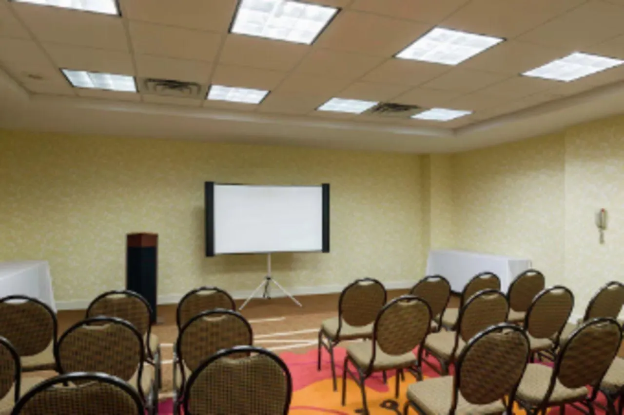 Hilton Garden Inn Queens Jfk - Newly Renovated New York Hotel